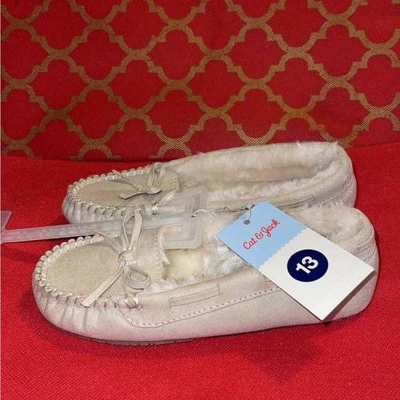 Cat & Jack girls/boys slipper moccasins kids size 13 off-white/cadi - Picture 2 of 5